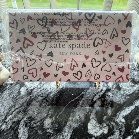 Heart Patterned White Canvas - Picture 3 of 6